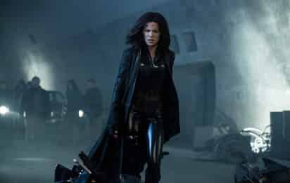 En 'Underworld: Blood Wars', Selene regresa para luchar de nuevo contra los licántropos pero, además, tiene que enfrentarse también a una facción de los vampiros que la traicionan. (ARCHIVO)