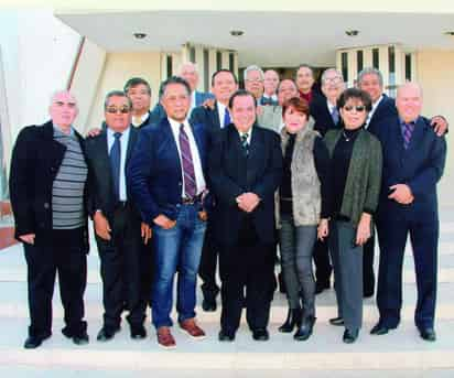 Sergio Velázquez González, Javier Loza Rodríguez, Fernando Suárez Jaik, Ricardo Pérez Martínez, Javier Cepeda Elizalde, Armando de la Cruz
Mejía, Roberto Medrano Rocha, René Elizalde Delgado, Gustavo de Villa Vázquez, José Luis Quistian Saldaña, Eduardo Fernández Trujillo, Mercedes
Cuéllar González, Adelaida Marrerro Valdez, María Antonieta Cuéllar Galindo, Sergio Navarro González, Javier Corpus Aldrete y José Luis
Siska Alvidres. - Erick Sotomayor Fotografía.