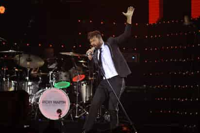 El cantante puertorriqueño Ricky Martin, ganador de premios Grammy y Billboard, que alcanzó fama internacional con el tema Livin’ la vida loca, cumple este sábado 45 años de vida. (EL SIGLO DE TORREÓN)