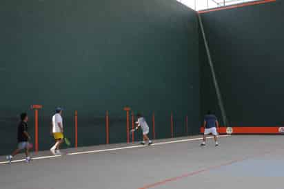 Las distintas instalaciones deportivas, incluyendo las canchas de frontón estarán al servicio de los laguneros en los días festivos.