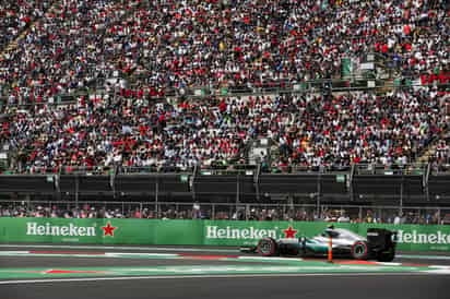 Aquel festejo en el podio del Foro Sol, en carrera celebrada en el Autódromo “Hermanos Rodríguez”, con miles de aficionados coreando su nombre mientras festejaba su triunfo, forma parte de uno de los recuerdos más atesorados del actual campeón mundial de la Fórmula 1.