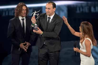 El presidente nacionalista recibió la distinción por la solidaridad y apoyo incondicional al equipo Chapecoense en esos momentos dramáticos y angustiosos que enlutó al futbol mundial.
