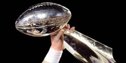 El Trofeo Vince Lombardi será entregado el próximo 5 de febrero al ganador del Super Bowl entre Falcons y Patriots. (Especial)