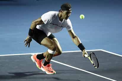 Rafael Nadal no tuvo mayores problemas para derrotar 6-1, 6-1 al italiano Paolo Lorenzi. (El Universal)