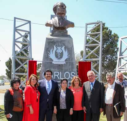 Homenaje. En Cabildo le dedicaron un minuto de aplausos y en Durango develaron un busto en honor de Carlos Herrera Araluce.