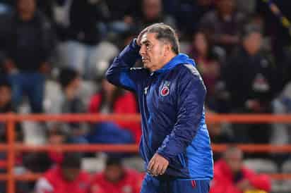 La directiva de los Tiburones Rojos, que encabeza Fidel Kuri, dio a conocer por medio de un comunicado que Carlos Reinoso no podrá desempeñar su labor como estratega.