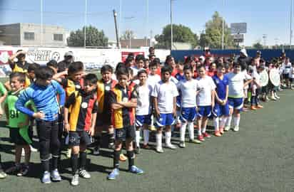 La ceremonia se verificó en las instalaciones de Planet Gol Torreón, en donde los conjuntos inscritos tanto en varonil como en femenil. (EL SIGLO DE TORREÓN)