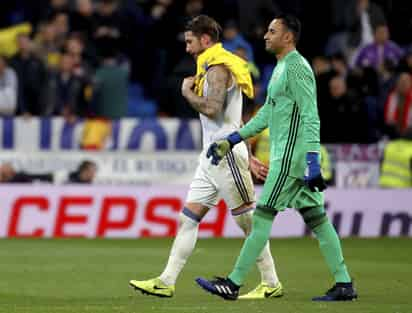 Sergio Ramos (i) y Keylor Navas no jugarán en el partido de mañana ante Alavés. (EFE)