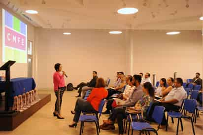 Simposium. Se llevó a cabo un simposium de empresas familiares, en la Universidad La Salle Laguna. 