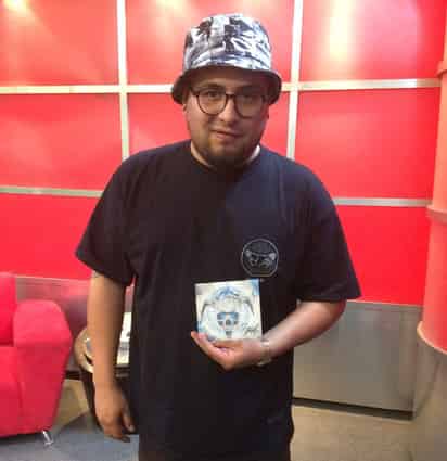 El artista visitó El Siglo de Torreón y el foro de Siglo TV con el fin de anunciar sus proyectos musicales y una presentación que llevará a cabo este 21 de abril junto a Tino el Pingüino. (EL SIGLO DE TORREÓN) 