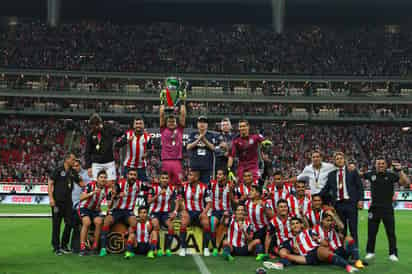 Al final, tras el fallo de Salcido anotaron por Chivas Hedgardo Marín, Alan Pulido y Orbelin Pineda. (NOTIMEX)