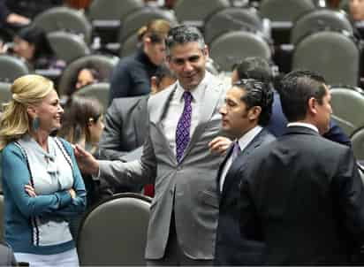 Protección. Compañeros priistas del diputado federal Tarek Abdala dan largas a su desafuero. 