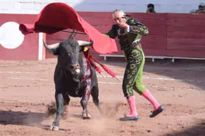  En el recuerdo de esa fecha, empresarios laguneros decidieron darles gusto a los aficionados y armar un festival taurino donde se recuerde al torero. (ARCHIVO)