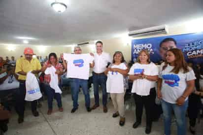 ‘Guerra’. Hicieron el anuncio durante el encuentro que sostuvo con jóvenes en Sabinas. (EL SIGLO DE TORREÓN)