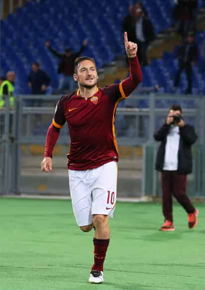 Totti es reconocido por permanecer 25 años en su club. 