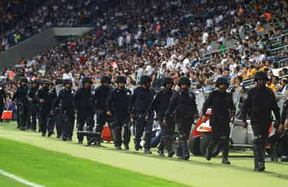 A las afueras del inmueble también se registraron peleas de las que resultaron 33 detenidos. 
