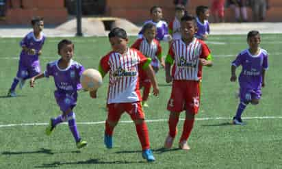 Una intensa mañana se vivirá en los campos de la Unidad Deportiva Torreón, en búsqueda de los equipos que avancen a la final. (Especial)