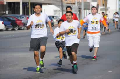 Esta carrera de convivencia ya está convertida en toda una tradición para los corredores laguneros. (Archivo)