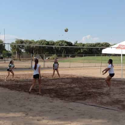 La Pereyra con Andrea Córdova e Isabel Barba Garza, se quedó con el título en la femenil. (EL SIGLO DE TORREÓN)