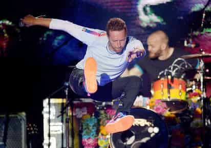 De acuerdo con Spotify, la banda integrada por Chris Martin, Jon Buckland, Guy Berryman y Will Champion es la más escuchada en el país, seguida por Twenty One Pilots, The Beatles, Metallica, Queen, Arctic Monkeys, Red Hot Chili Peppers, Guns N' Roses, The Killers y Pink Floyd. (ARCHIVO)