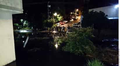 Situación. La madrugada de ayer decenas de viviendas quedaron bajo el agua. (AGENCIA REFORMA)