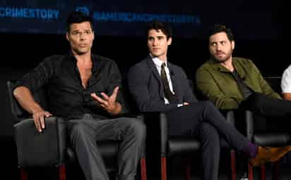 El cantante habló con Antonio D'Amico, pareja del diseñador Versace, luego de que criticara la serie. (AP)