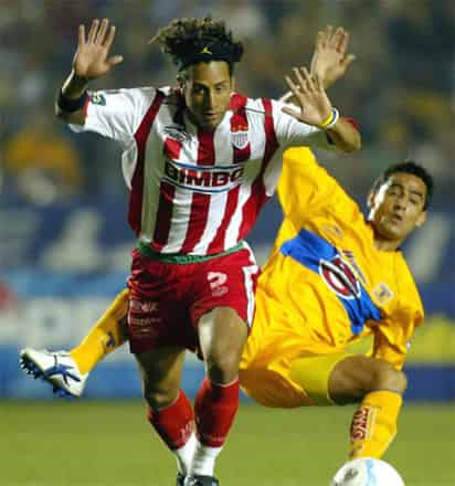 Tres de los cuatro acompañantes del fallecido futbolista aparecen en la lista de prestanombres del capo, con excepción de Miguel Zepeda. 
