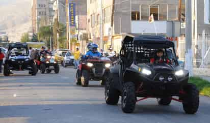 La Plaza Mayor de Torreón y la Gran Plaza de Piedras Negras serán los puntos de partida simultáneos esta mañana para ambos recorridos. Banderazo de salida para el Coahuila 1000 - Desert Rally