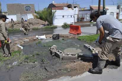 Agregó que desde 1997 tienen está problemática y cuando se construyó el parque Línea Verde, los vecinos pusieron al tanto a las personas encargadas de la obra, pero no hicieron nada. (EL SIGLO DE TORREÓN)