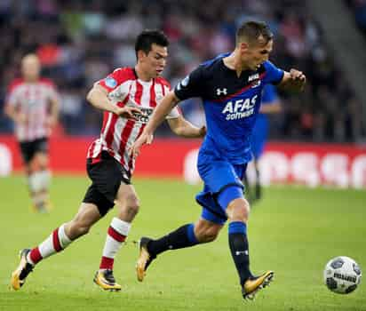 Hirging Lozano (i), del PSV. Hirving Lozano brilla en el triunfo del PSV Eindhoven