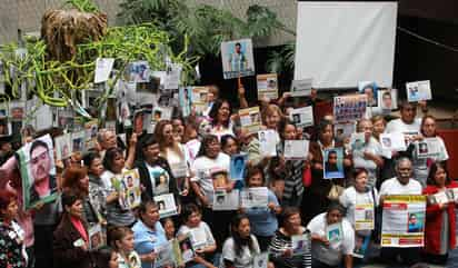 Clamor. Los familiares de desaparecidos exigen que los diputados trabajen en favor de la ley. (EFE)