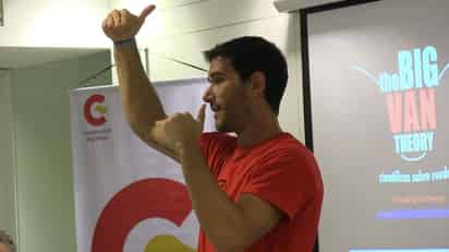 Decidió que su tarea sería sacar la ciencia de los centros de enseñanza para llevarla a la gente. (ARCHIVO)