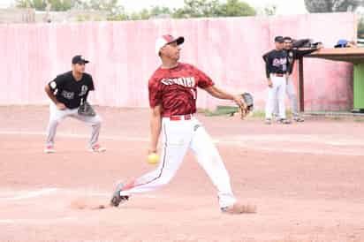 Los lanzamientos humeantes estarán guardados durante una semana para festejar a México. Ligas de softbol suspenden sus jornadas