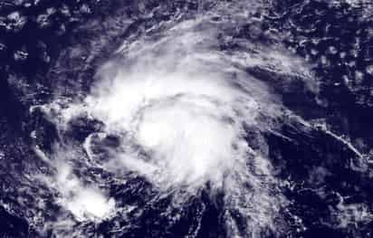 El patrón de trayectoria del CNH, con sede en Miami, sitúa a María esta tarde y noche sobre las Islas de Sotavento para luego desplazarse el martes por el nordeste del Caribe y aproximarse a Puerto Rico y las Islas Vírgenes el miércoles. (ESPECIAL)