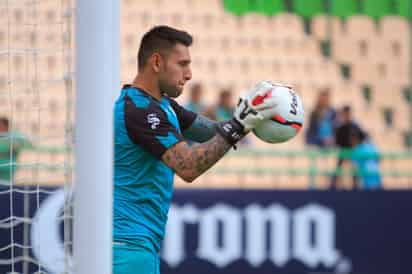 Orozco llegó al Santos Laguna para el Torneo Clausura 2017, pero la afición no lo ha aceptado del todo, quedando a deber en el lugar que ocuparon Agustín Marchesín y Oswaldo Sánchez. 
