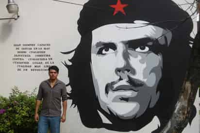 Recuerdan. La icónica figura del 'Che' Guevara fue plasmada en un mural por estudiantes de Ciencias Políticas. (EL SIGLO DE TORREÓN)