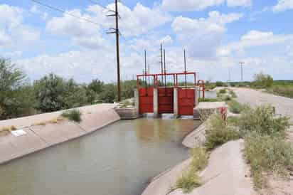 Reitero que sobre el volumen de agua a extraer de las presas compete exclusivamente a la Conagua, pero si hay voluntad de los funcionarios federales y de los campesinos para sentarse a platicar el tema, lo harán, pero recalcó que hasta ahora no hay ninguna petición formal. (ARCHIVO)