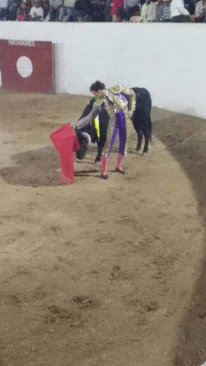 El matador nacido en Cali, Colombia, cortó la única oreja de la tarde ante una excelente asistencia de aficionados zacatecanos. (Especial)