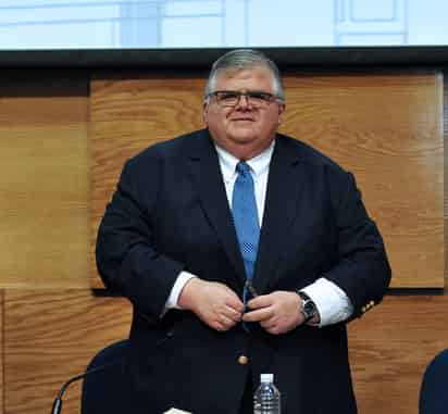 Utilidad. Para Carstens el incremento al mínimo será de utilidad para aumentar el salario real sin afectar la inflación. (EFE)