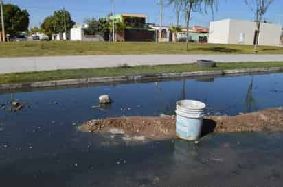 Usuarios del espacio afirmaron hoy lunes que desde hace meses se dejaron de realizar las reparaciones necesarias. (EL SIGLO DE TORREÓN)