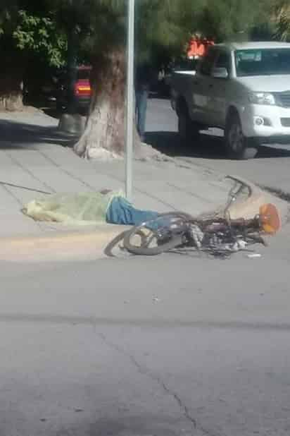 Tragedia. Ciclista sufre infarto al circular en su bicicleta por la vía publica en Gómez Palacio. (EL SIGLO DE TORREÓN) 