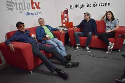 César, Manuel, Benito y Laura visitaron durante el medio día El Siglo de Torreón con el fin de dar los detalles de la obra La corrupción no se cuenta…¡Pero cuenta mucho!. (EL SIGLO DE TORREÓN)