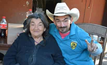 Francisco Efraín Romero Chaidez de 39 años, vive en la colonia La Hacienda de las Flor, a unos metros se encuentra el bulevar Serna, donde a los 9 años lo atropelló un vehículo cuando iba corriendo detrás de una pelota. (EL UNIVERSAL) 

