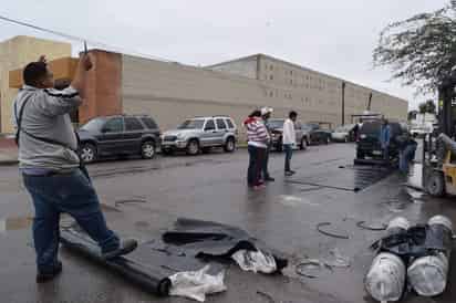 Y es que debido a las precipitaciones pluviales las viviendas presentaron gran acumulación de agua en sus techos y estaban goteándose. (EL SIGLO DE TORREÓN)