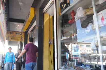 Los préstamos en algunas casas de empeño pueden resultar muy costosos, por lo cual primero hay que comparar o considerar otras alternativas, aconsejó la Condusef. (ARCHIVO)
.