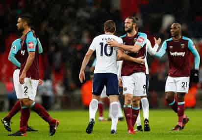 Ambos equipos llegaban con la necesidad de quedarse con el triunfo; el Tottenham necesitaba las tres unidades para disminuir los 22 puntos de desventaja respecto al líder, Manchester City, mientras que el West Ham urgía de una victoria que lo alejara de los puestos de descenso. (AP)