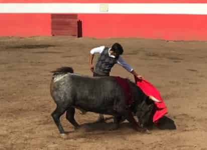 El nacido en Ciudad Lerdo se ha mantenido tentando en diferentes ganaderías, con el propósito de llegar muy bien preparado. (Especial)