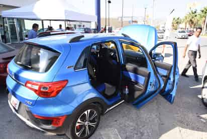 En México, un auto se devalúa 27 por ciento en promedio al perder los cero kilómetros, dependiendo del modelo, costo de mantenimiento, número de propietarios, gasto de combustible y la reputación de la marca, de acuerdo con un estudio de Carmatch.com (ARCHIVO)