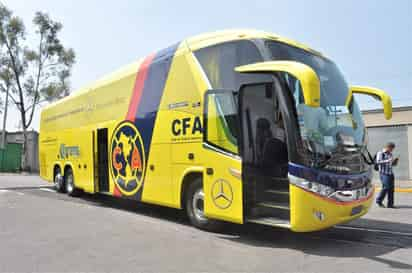 Por motivos de seguridad, en los últimos años el plantel americanista decidió llegar a CU en camionetas blindadas para evitar que su camión fuera apedreado. (Cortesía)