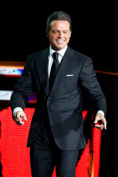 Luis Miguel celebró 36 años de carrera artística con un video donde se muestran imágenes de toda su historia profesional, y que es una representación de lo que vivió en momentos importantes de su carrera. (AGENCIA MÉXICO)